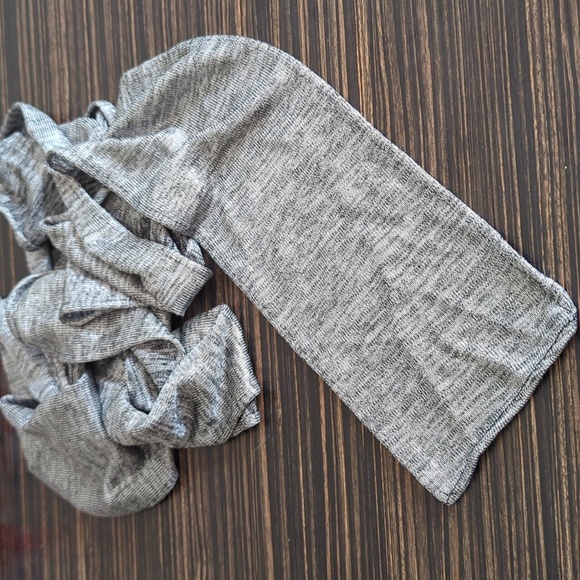 Bundle of three light scarves - Picture 6 of 10